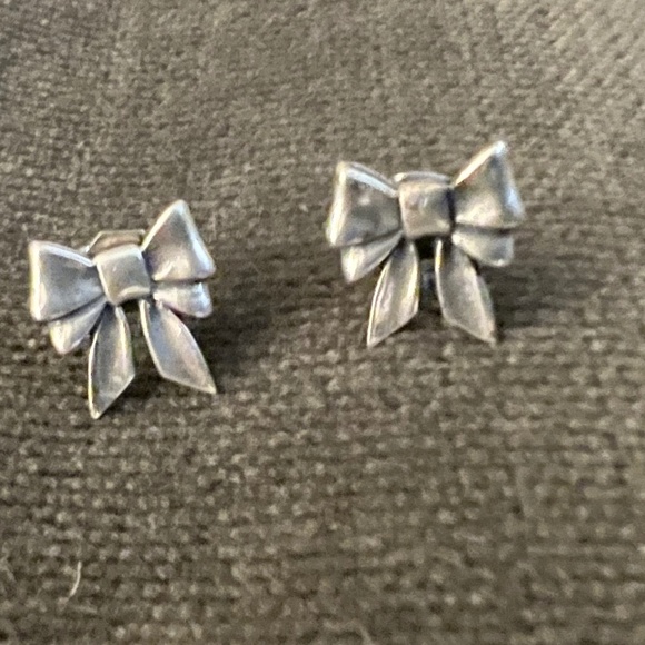Vintage James Avery Bow Sterling Silver Post Earrings